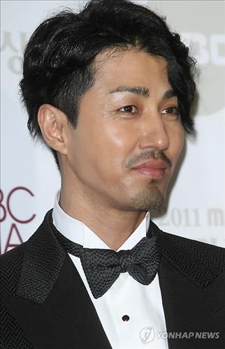 배우 차승원(43)이 아들(24)의 성폭행 혐의 피소와 관련해 사과의 뜻을 밝혔다. 연합뉴스