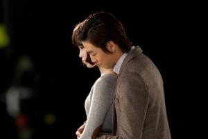 아이유 이현우 ‘미공개컷’… “백허그도 했었네?”