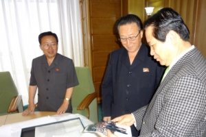 김양건 “개성공단 잘되면 DMZ 평화공원 잘 될 것”