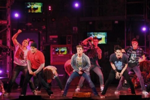 펑크록 몰라도 어느새 ‘헤드뱅잉’