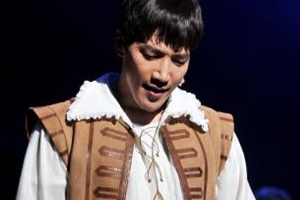 “꺄악~” 2000여 관객 기립박수… 뮤지컬 한류 通했다