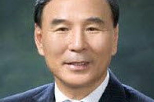 법원 “운전기사에 준 1억은 퇴직금” 박덕흠 의원 항소심서 무죄 판결