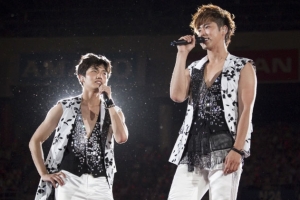 동방신기 “데뷔 10년, 밀도 있는 아티스트 되고파”