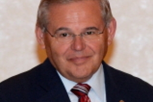 美상원 외교위장 “日 과거 제대로 인식을”