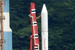 일본 고체연료 로켓 ‘엡실론’ 공개…27일 발사