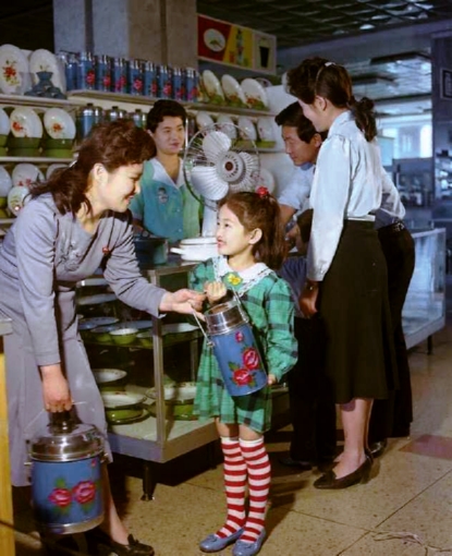 평양 제1백화점 내부모습 북한지역정보넷 www.cybernk.net 제공