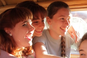 [이용철의 영화 만화경] ‘폭스파이어’ 눈부시게 위험한 소녀들이여