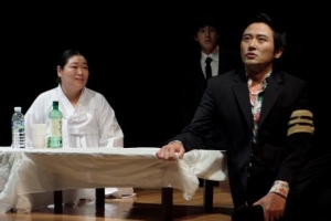 억센 엄마도 한때는 꽃같은 여인이었다