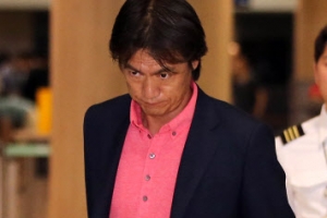 고민에 찬 귀국