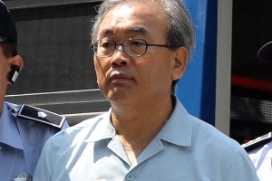 권력무상… 수의 입고 또 불려온 ‘왕차관’