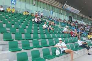 입장권 강매에 관중석 텅 빈 水上잔치