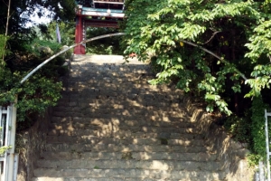 계단으로 쓰이고 있는 청주읍성 성돌