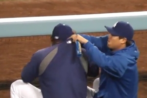 류현진, 또 선배 유리베에게 장난을‥이번엔 ‘해바라기씨’ 공격