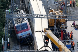 [대구역 열차 3중 충돌사고] 승객 1300명 대피 안내 없어 ‘분통’… 역마다 운행 안내 없어 ‘열통’