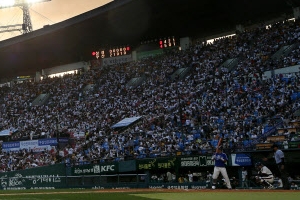 [프로야구] 100만 관중, 곰과 함께 춤을
