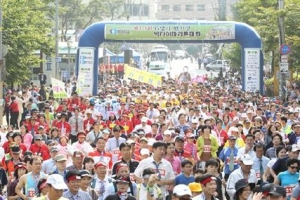 넥타이 휘날리며 G밸리를 신나게 씽씽 취업컨설팅에 공연은 ‘덤’