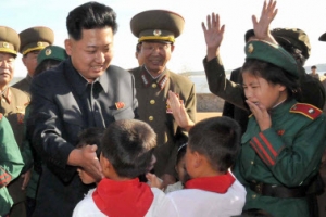 김정은 ‘아이돌’ 못지 않은 인기