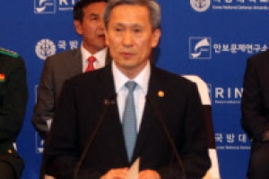 김관진 “北, 핵과 미사일로 얻어낼 것 없다”