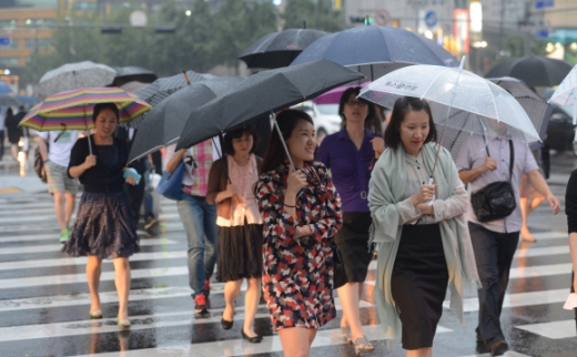 이 비 그치면 진짜 가을 오려나
