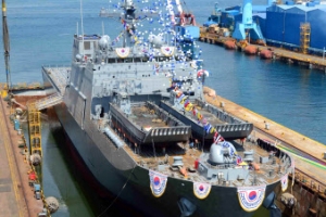 차기 상륙함 ‘천왕봉함’ 진수