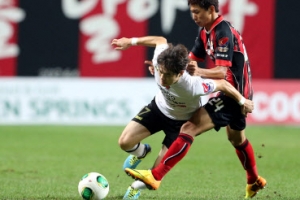 [프로축구] ‘무패행진’ 서울, 선두 포항 잡고 3위로