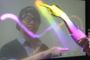 양면 터치… 게임기가 된 유리벽