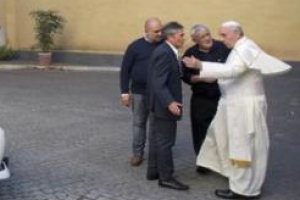 20년은 돼야 교황님 전용차