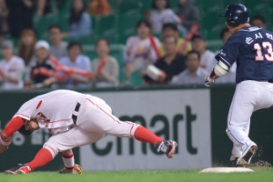 이게 아웃이라고? 그때 그 심판 또 오심