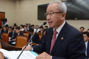 정부 세제개편안·전월세 대책 등 ‘뭇매’… 현오석 “올해 세수 7조~8조 감소 예상”