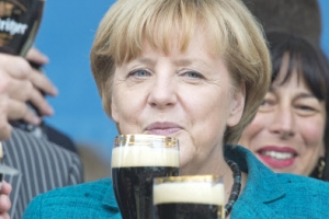 메르켈, 獨 총리 3선 파란불