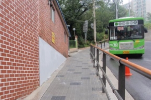 “돈보다 이웃 안전” 아파트 땅 선뜻 내준 주민들