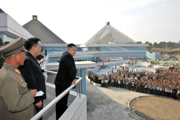 문수물놀이장 찾은 김정은