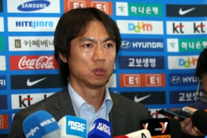 홍명보, ‘진퇴양난’ 박주영 두고 “원칙에 변함없다”