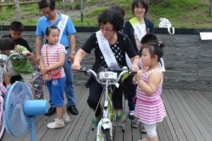 자전거 굴리면 솜사탕 뚝딱!