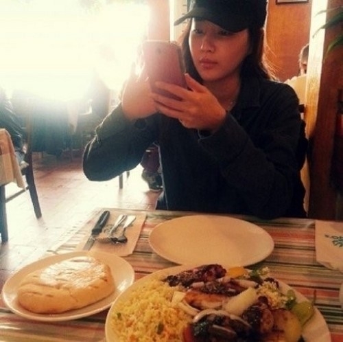 김사랑 근황 공개…화장도 안하고 식당에서
