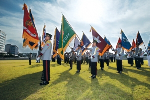 [첫 해군 출신 합참의장 내정] 국방부 제청 뒤집은 靑… 육군 수뇌부 동요 막으려고 ‘중폭’ 그쳐