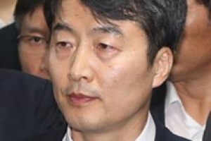 내란음모 재판…“이석기 집 이적표현물 등 64점 나와”