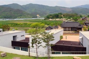 전남 공립박물관 파리만 ‘윙윙’