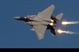 “美, F-15K 야간정찰장비 부품가 6배 인상요구”