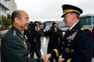 한·미 합참의장, 전작권 전환 재연기 “공감”