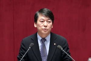 안철수, 국회 입성후  본회의  질문 ‘데뷔’