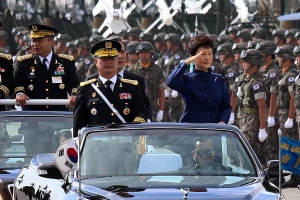 朴대통령 “북핵 대응 킬체인·KAMD 조기 확보”