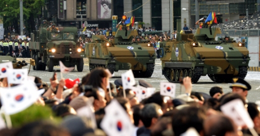 [포토] 국군의날 시가행진 지켜 보는 내내 ‘뭉클’