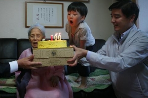 구청장과 함께한 100세 생일잔치