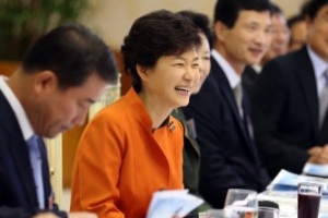 朴대통령 “中企라는 뿌리 튼튼해야 경제 튼실 성장”