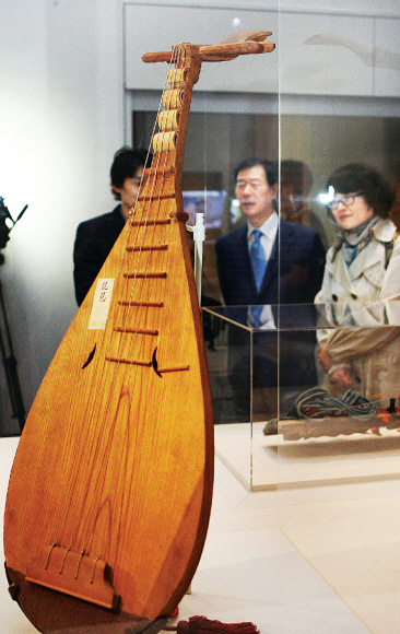 중국에서 전래된 네 줄짜리 현악기인 당비파.  국립중앙박물관 제공 