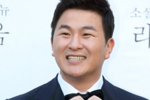 허각, 축제 무대서 괴한 난입…마이크 뺏고 위협