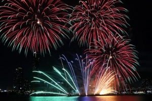 ‘100만 인파’ 여의도 불꽃축제서 33명 부상