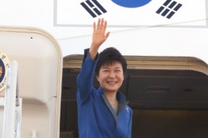 朴대통령, 인니·브루나이 순방차 출국