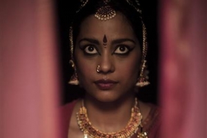 인도 전통춤의 신비로움에 넋 잃고 타인 위해 헌신하는 구도자를 보다